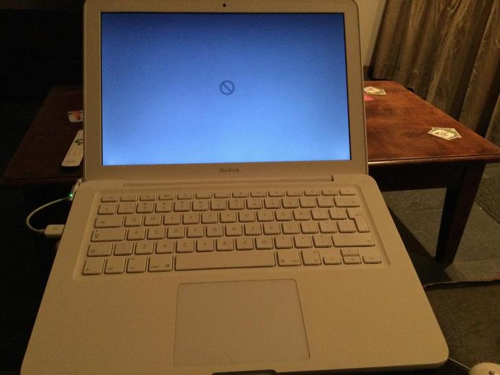 Onderdelen Macbook 2010 wit High Sierra, met oplader, Computers en Software, Apple Macbooks, Gebruikt, MacBook Pro, 13 inch, Onbekend