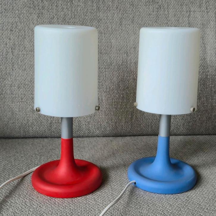 Ikea  B0010 Tafellampen nachtlampje - Blauw & Rood, Huis en Inrichting, Lampen | Tafellampen, Gebruikt, Kunststof, Metaal, Ophalen of Verzenden