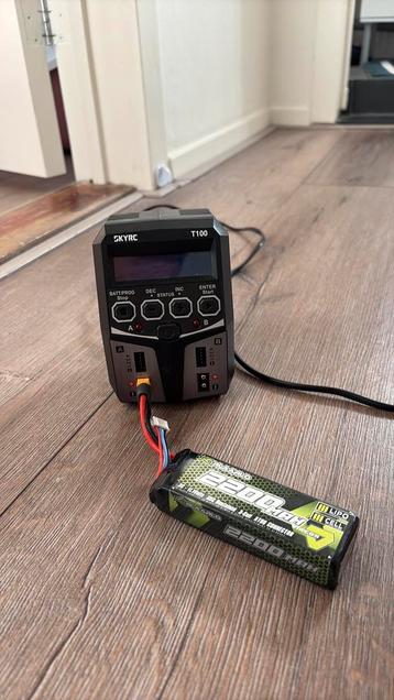 SKYRC T100 Nieuw! Met Rlaarlo XT 60 3S Accu beschikbaar voor biedingen