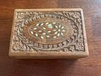Vintage ingelegde houten kist met blad- en bloemenpatroon, Antiek en Kunst, Curiosa en Brocante, Ophalen of Verzenden