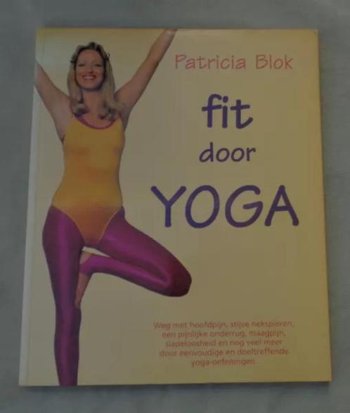 PATRICIA BLOK Fit door Yoga PAPERBACK BOEK 104 blz 1992 uitl, Boeken, Sportboeken, Zo goed als nieuw, Verzenden