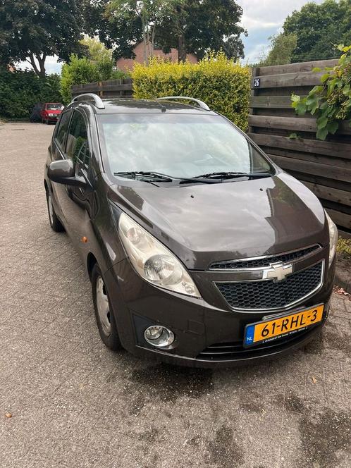 Chevrolet Spark 1.0 Bifuel 2011 Bruin met Trekhaak, Auto's, Chevrolet, Bedrijf, Spark, Benzine, B, Hatchback, Handgeschakeld, Origineel Nederlands