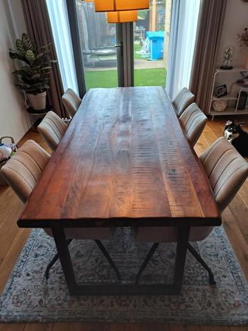Eettafel Mangohout beschikbaar voor biedingen