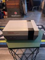 Nintendo Entertainment System (NES) met TV, Spelcomputers en Games, Spelcomputers | Nintendo NES, Ophalen, Zo goed als nieuw, Met 2 controllers