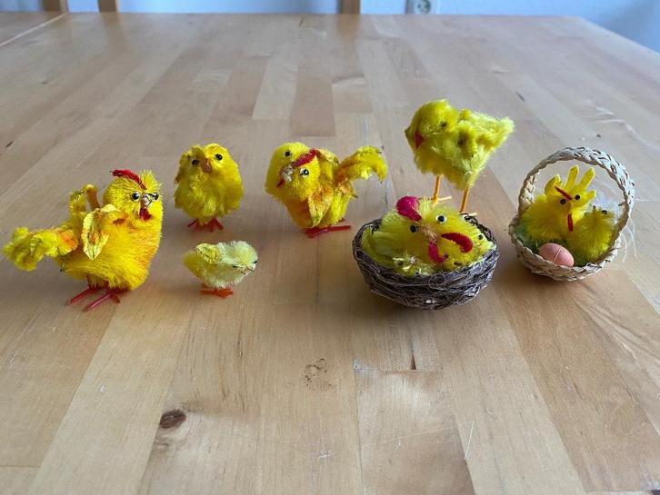 7 Vintage Pasen Kippen en Kuikentjes glazen oogjes, Diversen, Pasen, Zo goed als nieuw, Ophalen of Verzenden