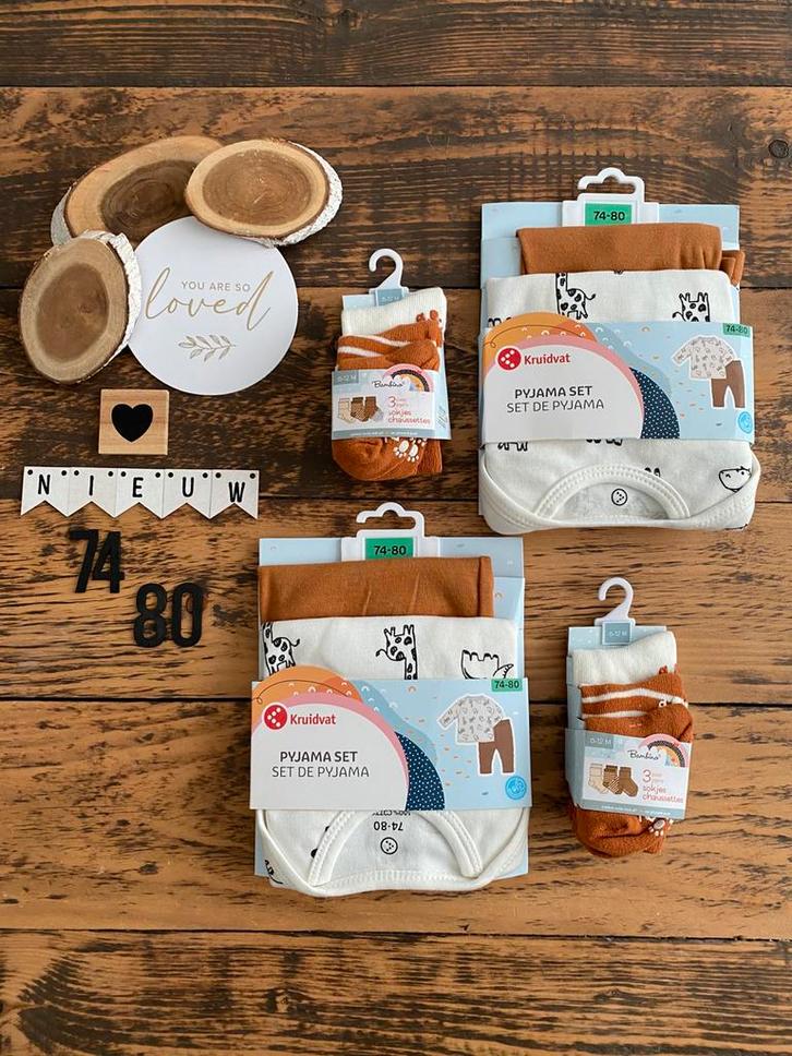 Baby unisex pyjama en setje sokken kruidvat bambino 74/80, Kinderen en Baby's, Babykleding | Maat 74, Nieuw, Jongetje of Meisje