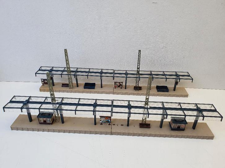 VOLLMER H0 3532 Perron 24,75x4,8x7,0cm met portaalmast 4 st., Hobby en Vrije tijd, Modeltreinen | H0, Gebruikt, Brug, Tunnel of Gebouw