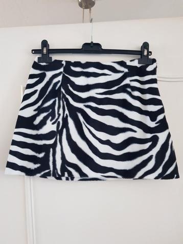 @ Zebraprint rok maat s beschikbaar voor biedingen