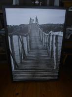 schilderij met afbeelding brug met zwarte lijst 74x54, Huis en Inrichting, 50 tot 75 cm, Ophalen of Verzenden, Zo goed als nieuw