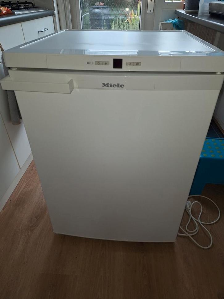 Miele vriezer F 12020 S-2 – uitstekende staat, weinig gebrui, Witgoed en Apparatuur, Vriezers en Diepvrieskisten, Zo goed als nieuw