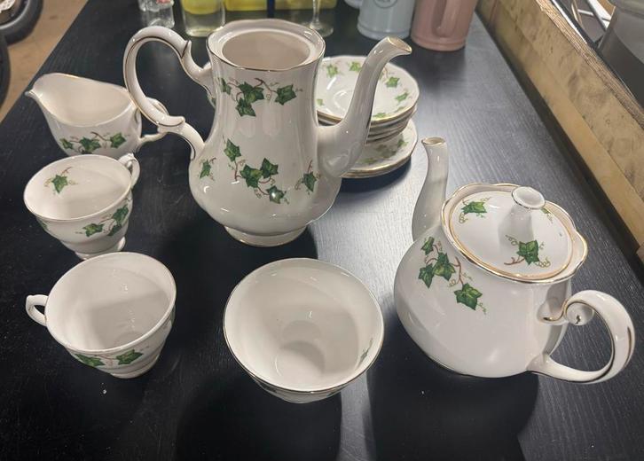 Colclough Bone China Servies - Engels Porselein, Antiek en Kunst, Antiek | Servies compleet, Ophalen of Verzenden