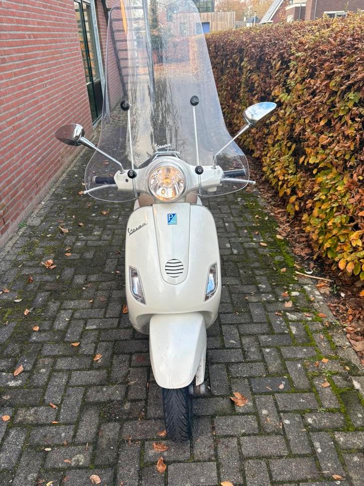 Vespa lx 50 2006, Fietsen en Brommers, Snorfietsen en Snorscooters, Zo goed als nieuw, Vespa, Benzine, Ophalen of Verzenden