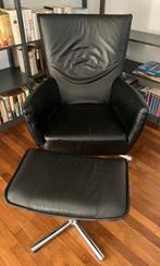 Design draai fauteuil Foxx met voetenbank, Huis en Inrichting, Fauteuils, Ophalen, Design, Zo goed als nieuw, 50 tot 75 cm