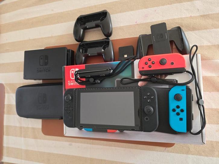 Original Nintedo Switch met extra Joy-Con controllers, Spelcomputers en Games, Spelcomputers | Nintendo Switch, Gebruikt, Switch Original
