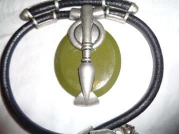 viking hals ketting met grote groene steen nr k 5335,  beschikbaar voor biedingen