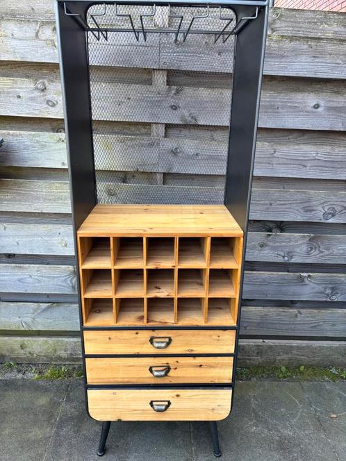 Dutchbone Vino wijnkast, Huis en Inrichting, Kasten | Ladekasten, Zo goed als nieuw, 150 tot 200 cm, 50 tot 100 cm, 25 tot 50 cm