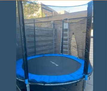 Mooie trampoline te koop –diameter 250 cm beschikbaar voor biedingen