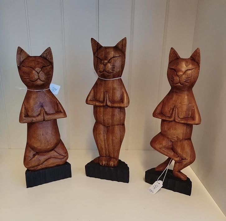 Handgesneden yoga kat - 3 varianten, Antiek en Kunst, Kunst | Beelden en Houtsnijwerken, Ophalen of Verzenden