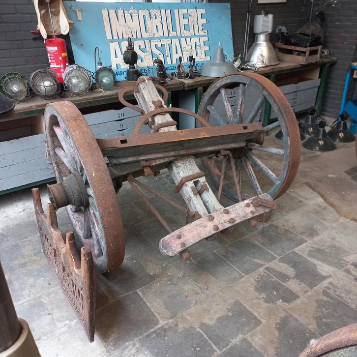 Antieke wagenassen met wagenwielen, Antiek en Kunst, Curiosa en Brocante, Ophalen