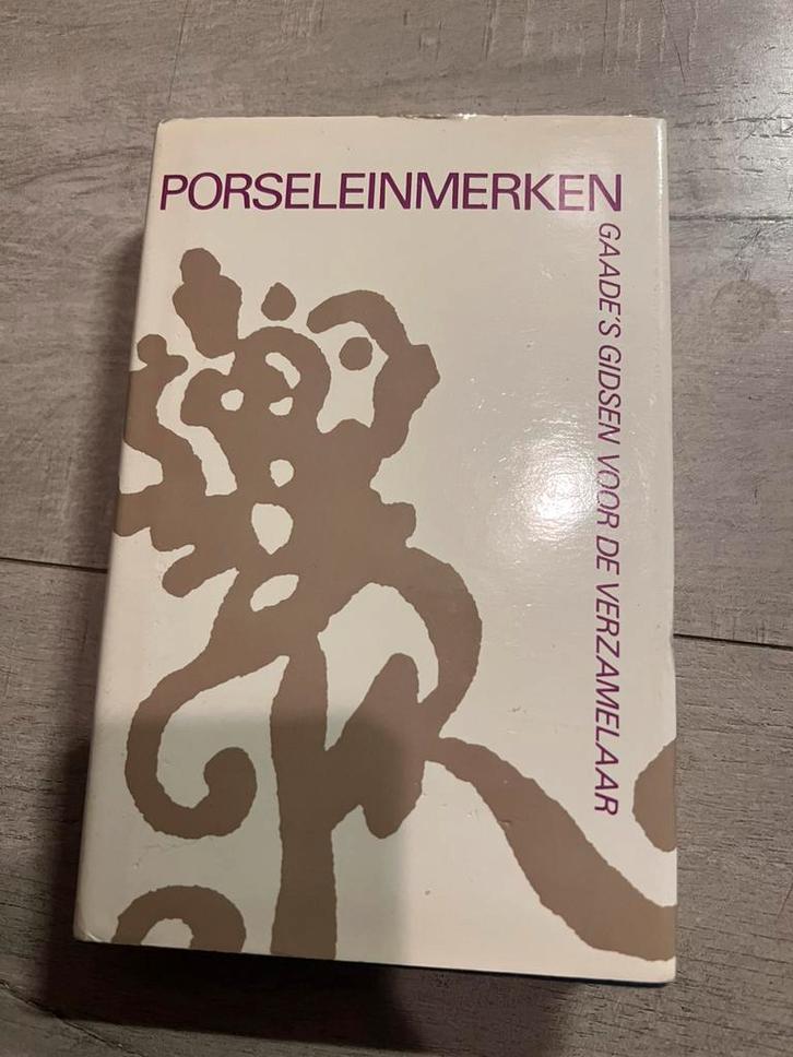 Porseleinmerken door Emanuel Poche porselein kunst antiek, Antiek en Kunst, Antiek | Porselein, Ophalen of Verzenden