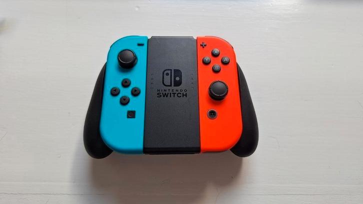 Nieuwe Nintendo Switch Joy-Con Set. Grip holder 2x strap-ons, Spelcomputers en Games, Spelcomputers | Nintendo Consoles | Accessoires