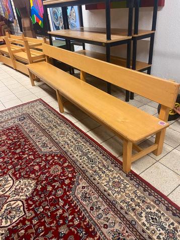 Houten schoolbank 30cm hoog , 220cm breed , zeer degelijk beschikbaar voor biedingen