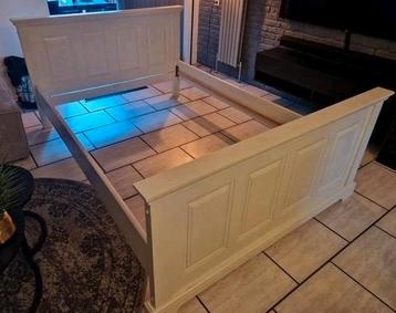 Wit bed 140x200cm incl verstelbare lattenbodems  beschikbaar voor biedingen