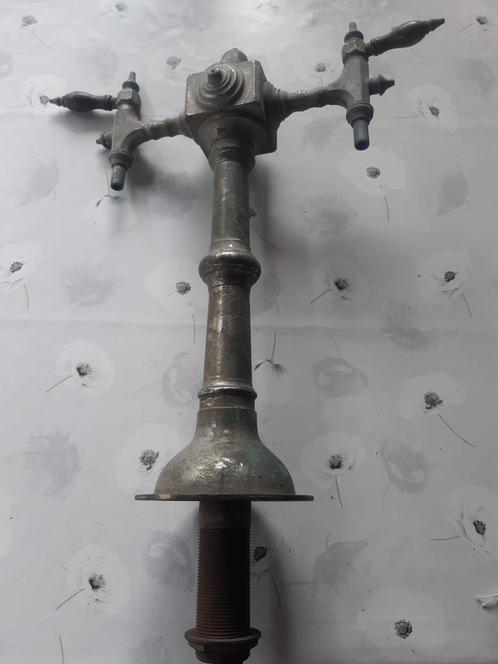Antieke messing dubbele biertapkraan met houten grepen, Antiek en Kunst, Antiek | Overige Antiek, Ophalen of Verzenden
