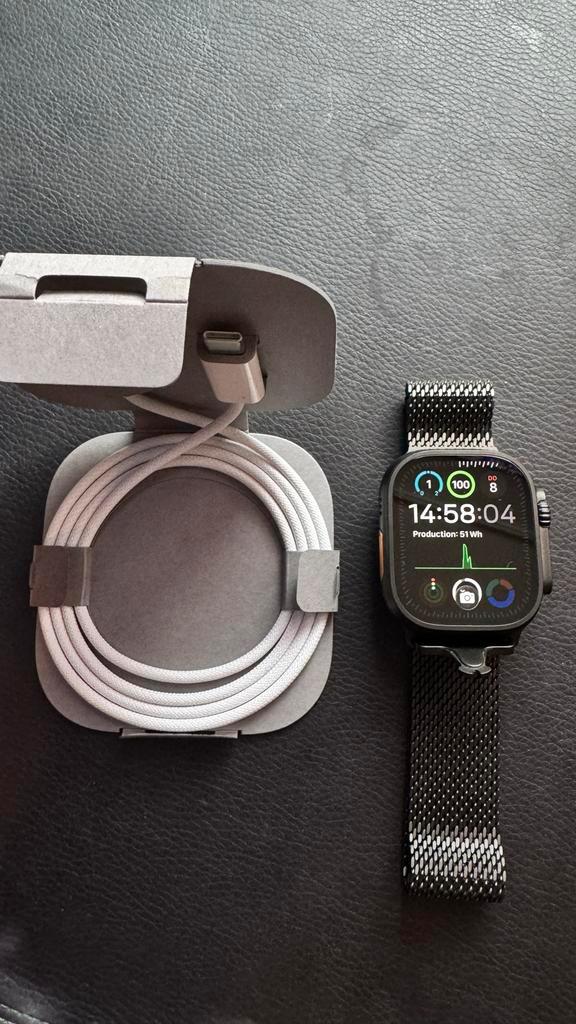 Apple Watch Ultra 3 Zwart - Nieuwstaat met Milanese Loop, Sieraden, Tassen en Uiterlijk, Smartwatches, Nieuw, iOS, Zwart, Afstand