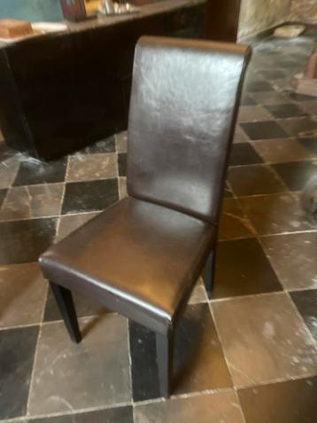 8 eetkamerstoelen beschikbaar voor biedingen