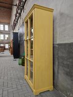 Vintage Houten Vitrinekast Geel | Half Hoge Vitrine Kast 3, Huis en Inrichting, Kasten | Vitrinekasten, Gebruikt, Antiek Retro Vintage Brocante Landelijk Industrieel