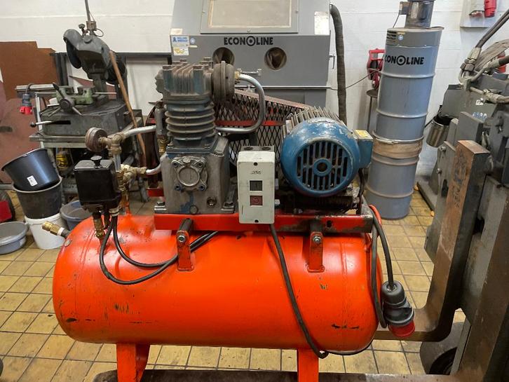 compressor 380 v, Doe-het-zelf en Verbouw, Compressors, Gebruikt, 6 tot 10 bar, 25 tot 100 liter, Minder dan 200 liter/min, Ophalen