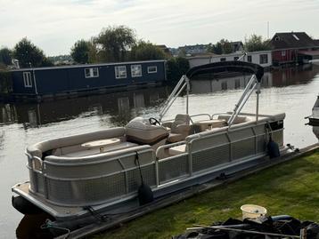 Sunchaser pontonboot + 25pk mercury 4takt vaarbewijsvrij beschikbaar voor biedingen