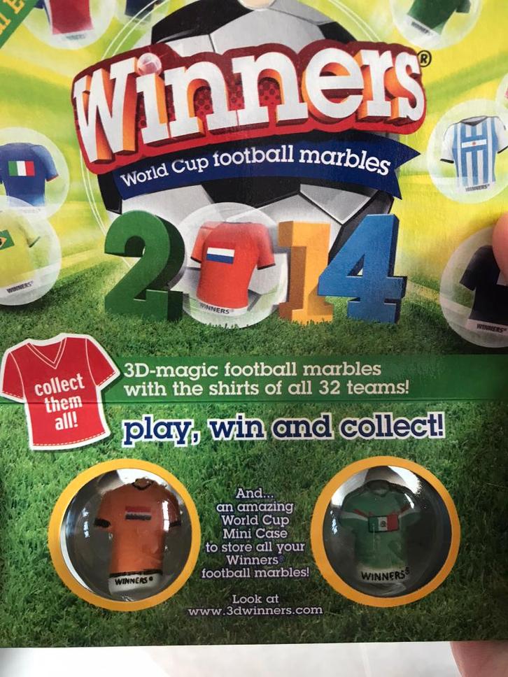 Winners 2014 WK knikkers, 1 blister (2 ballen, voetbalshirt), Verzamelen, Sportartikelen en Voetbal, Nieuw, Overige typen, Buitenlandse clubs