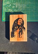 BOB MARLEY. ingefreesde houten plank., Antiek en Kunst, Ophalen of Verzenden