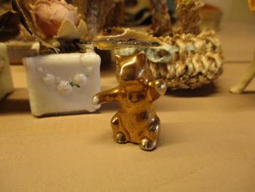 Antiek 'gouden' beertje voor het poppenhuis beschikbaar voor biedingen