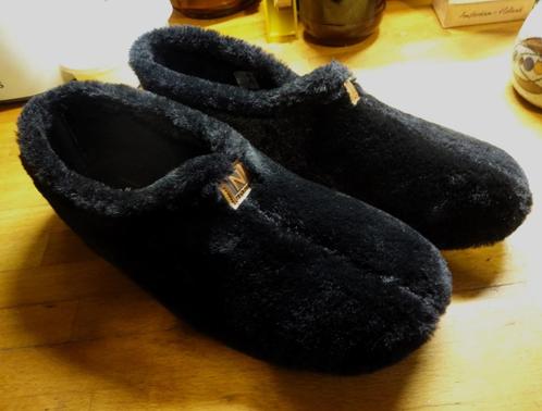 Maat 42 * Zwarte kort harige Nelson Home pantoffels, Kleding | Dames, Schoenen, Zo goed als nieuw, Pantoffels of Sloffen, Zwart
