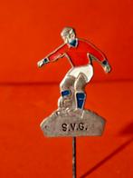 VV S.V.G. Zilvervoetje voetbal ., Verzamelen, Speldjes, Pins en Buttons, Ophalen of Verzenden, Gebruikt, Sport