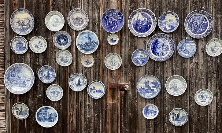collectie van 31 oude en antieke Delfts blauwe wandborden., Antiek en Kunst, Antiek | Wandborden en Tegels, Ophalen