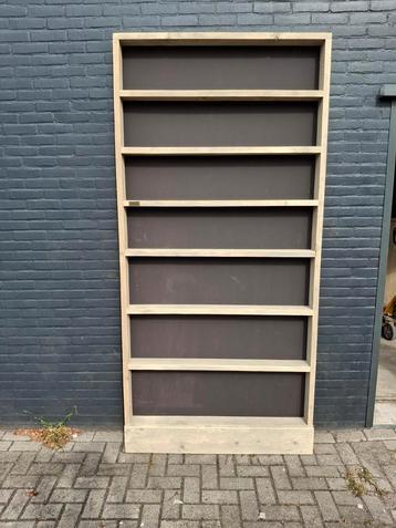 2 display kasten  beschikbaar voor biedingen