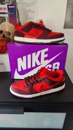 Nike SB Dunk Low Cherry maat 45.5, Kleding | Heren, Schoenen, Nieuw, Nike SB, Ophalen of Verzenden, Sneakers of Gympen