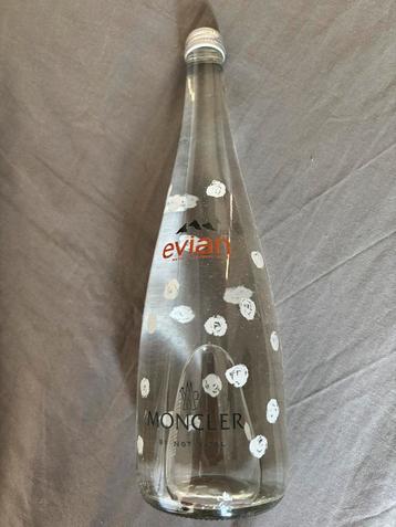 Off White / Moncler / Evian waterfles beschikbaar voor biedingen