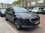 Skoda Karoq 1.5 TSI ACT DSG Greentech 150pk 2023 Zwart, Auto's, Skoda, Stof, 1498 cc, 4 cilinders, 700 kg