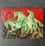 Vintage plaquette paarden rood groen wandbord reliëf, Gebruikt, Ophalen of Verzenden