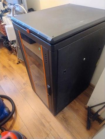 Serverkast - Ideaal voor thuis of kantoor beschikbaar voor biedingen
