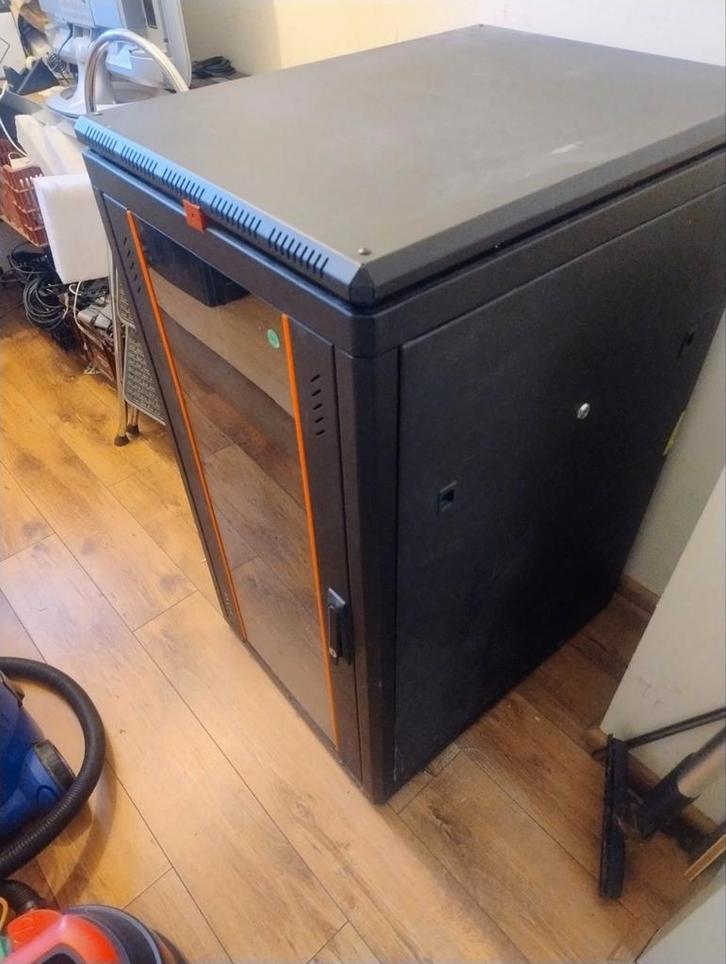Serverkast - Ideaal voor thuis of kantoor, Computers en Software, Serverkasten, Gebruikt, Glas, Plaatstaal, Ophalen