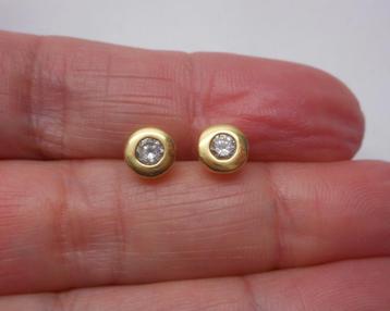 18 karaat gouden oorknoppen met diamant nr.021 beschikbaar voor biedingen