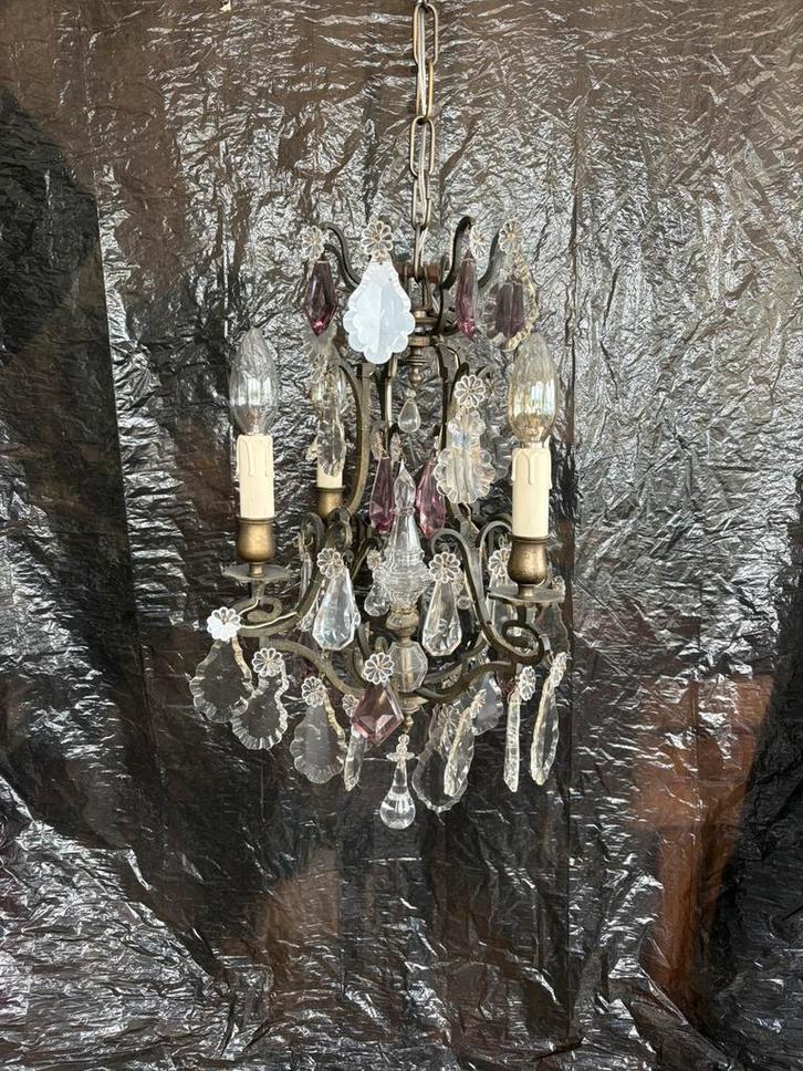 Vintage kroonluchter, paarse kristallen 4-armig barok stijl, Huis en Inrichting, Lampen | Kroonluchters, Zo goed als nieuw, Metaal