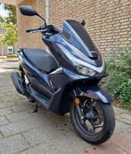 Honda PCX 125, handvatverwarming, lage kmstand, bijna nieuw!, Motoren, Scooter, Particulier, 125 cc, 11 kW of minder