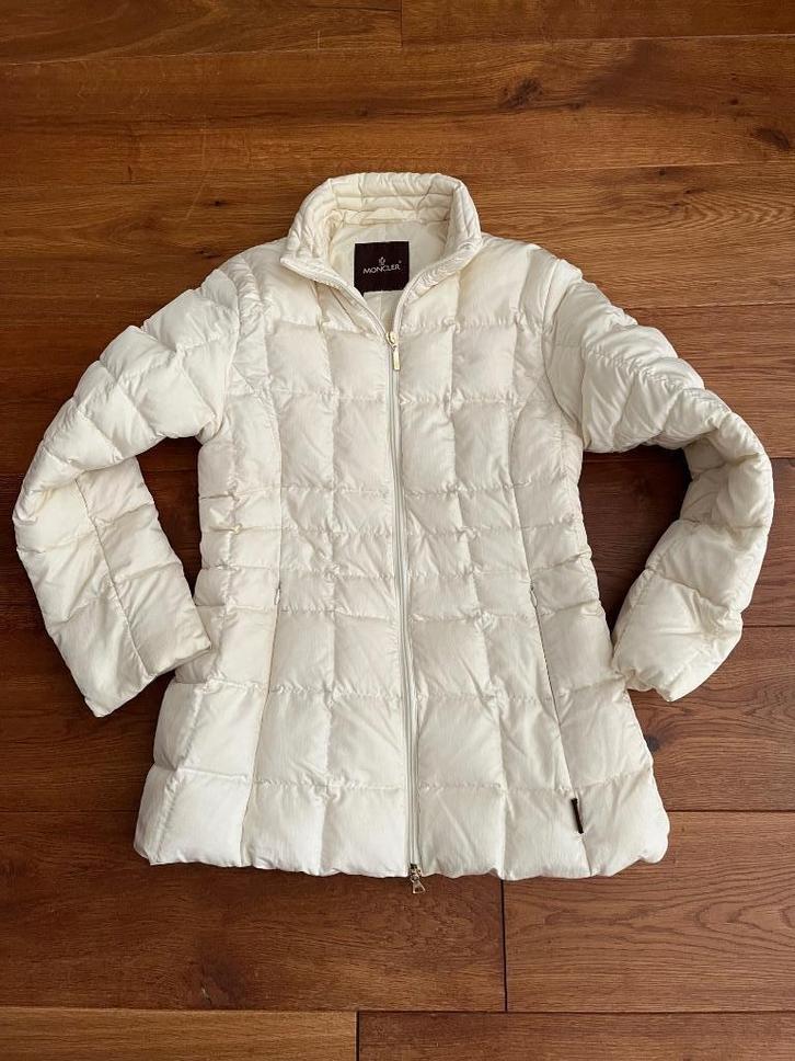 MONCLER donsjas puffer crème maat 2, Kleding | Dames, Jassen | Winter, Gedragen, Maat 36 (S), Overige kleuren, Ophalen of Verzenden